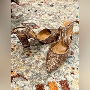 Glitter pointy-toe heels SIZE 8. Gold glitter